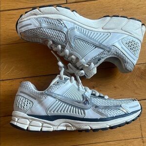Nike Vomero 5 Women’s Silver White and Gray